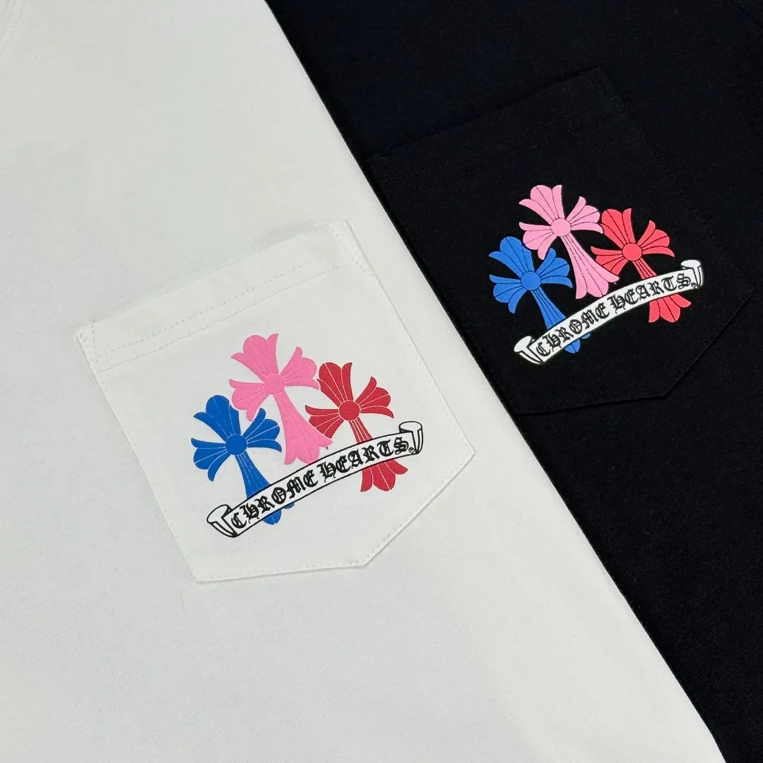 P180 Chrome Hearts Chrome Hearts 25 high version. The fabric is made of 300 grams of high-density pure cotton. It does not deform or shrink. It has three labels. It is the same style for men and women. Technology: suede foam printing. Color: white black. SIZE: S-XL.